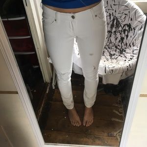 White distressed skinny jean
